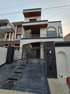 4 BHK + Extra Room Apartment For Sale in Sunny Enclave
