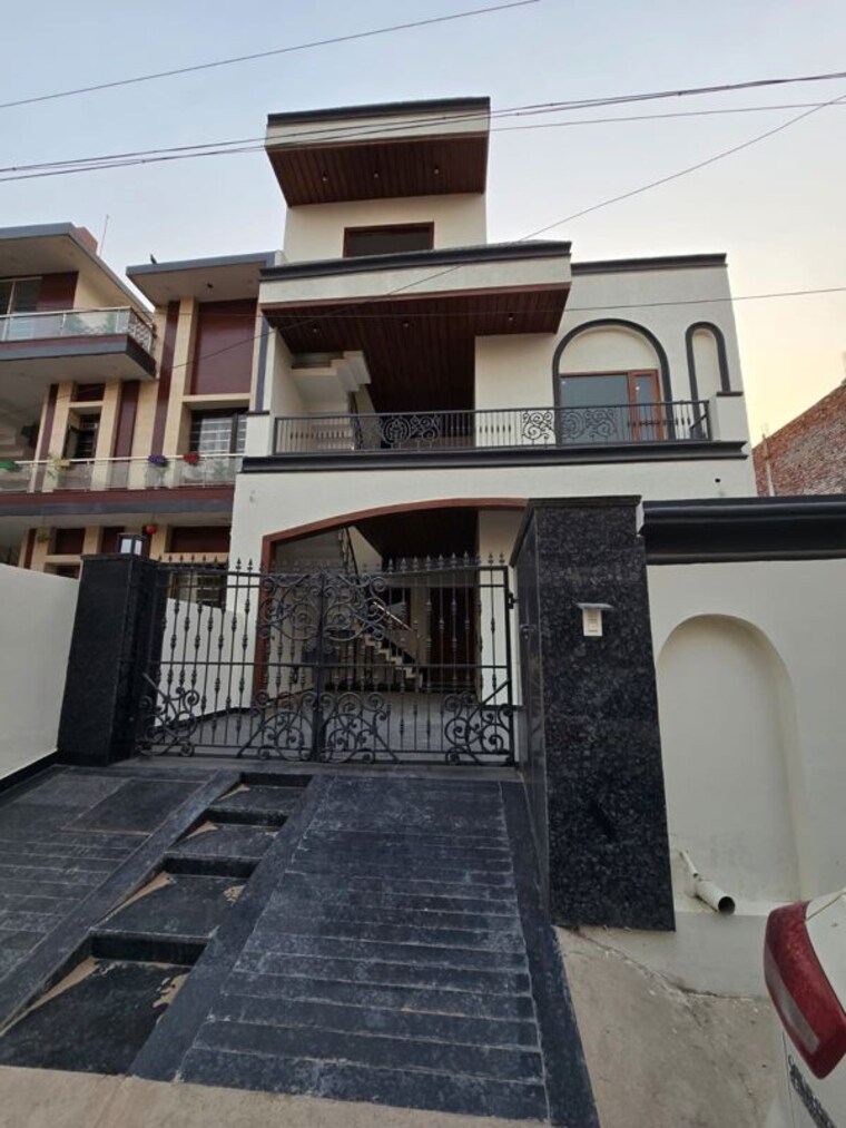 Exterior View, sunny enclave 4 Bedroom 100 Sq.Yd. Apartment In Sunny Enclave Mohali 10145834