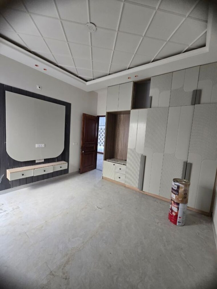 Room, sunny enclave 4 Bedroom 100 Sq.Yd. Apartment In Sunny Enclave Mohali 10145834