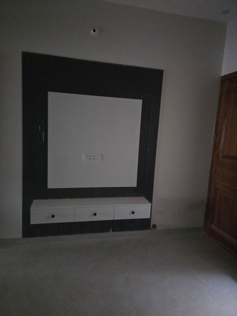 Room, sunny enclave 4 Bedroom 100 Sq.Yd. Apartment In Sunny Enclave Mohali 10145834