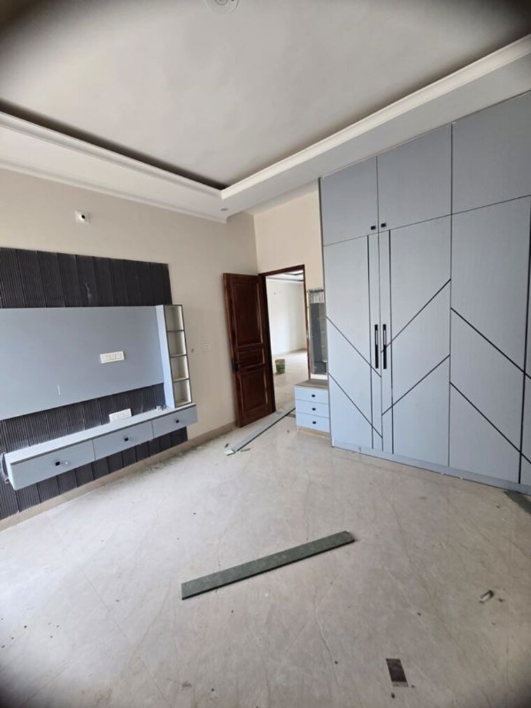 Room, sunny enclave 4 Bedroom 100 Sq.Yd. Apartment In Sunny Enclave Mohali 10145834