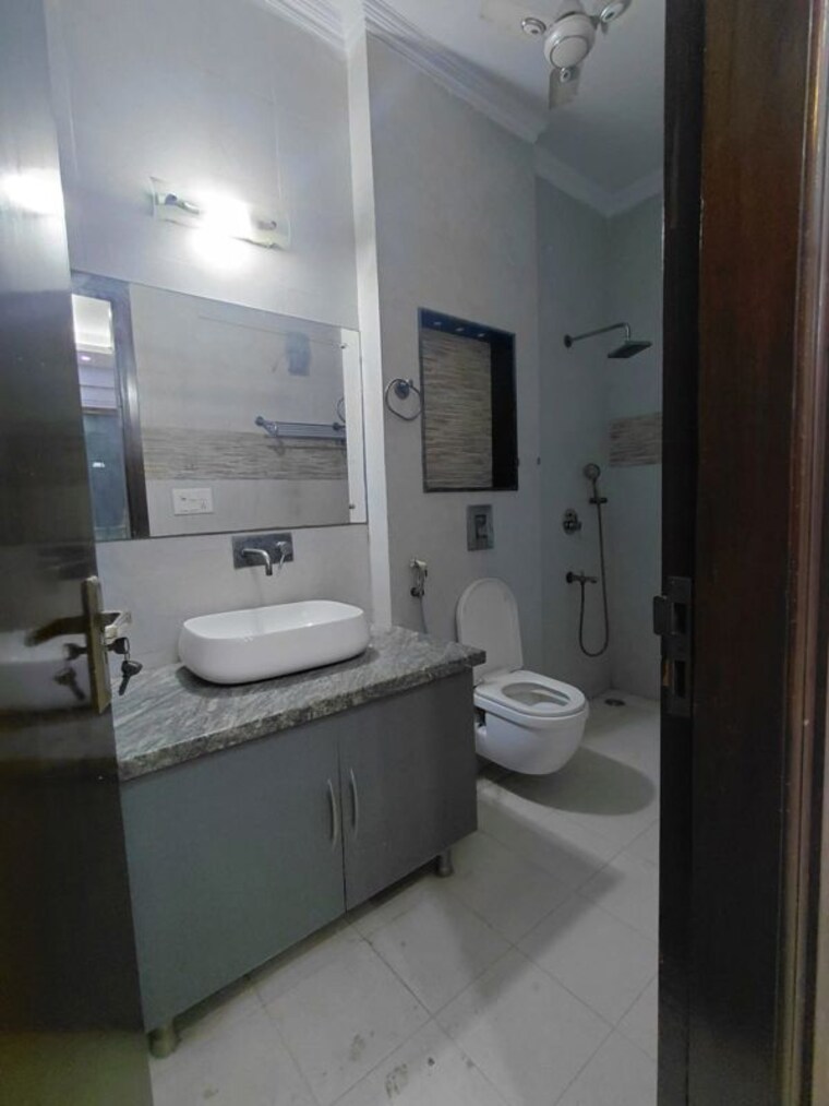 Bathroom, jawahar colony 3 Bedroom 1878 Sq.Ft. Independent House In Jawahar Colony Faridabad 10145988