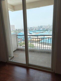 3 BHK + Extra Room Apartment For Sale in Amrapali Golf Homes