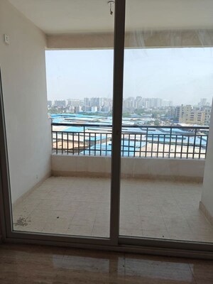 Room in 3 BHK Apartment at Amrapali Golf Homes, Sector 4 Greater Noida – for Sale