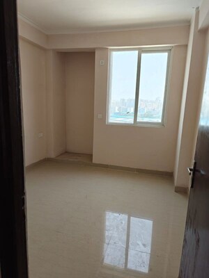 Room in 3 BHK Apartment at Amrapali Golf Homes, Sector 4 Greater Noida – for Sale