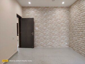 Room in 3 BHK Apartment at Vasant Kunj – for Rent