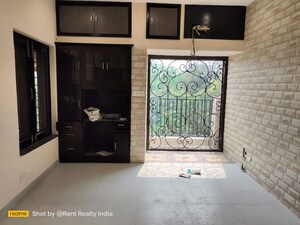 Room in 3 BHK Apartment at Vasant Kunj – for Rent