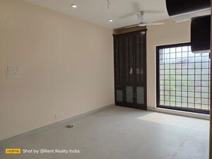 Room in 3 BHK Apartment at Vasant Kunj – for Rent