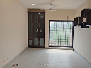 Room in 3 BHK Apartment at Vasant Kunj – for Rent