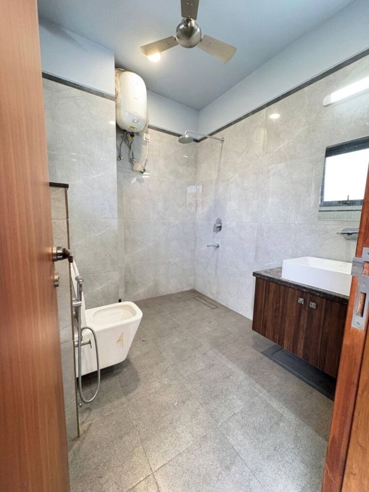 Bathroom, ireo-victory-valley 3 Bedroom 2452 Sq.Ft. Apartment In Sector 67 Gurgaon 10146280