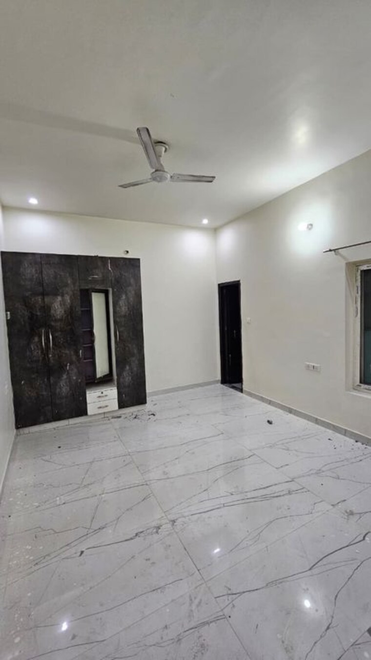 Room, sharda-apartment 3 Bedroom 2150 Sq.Ft. Independent House In Gomti Nagar Lucknow 10146352