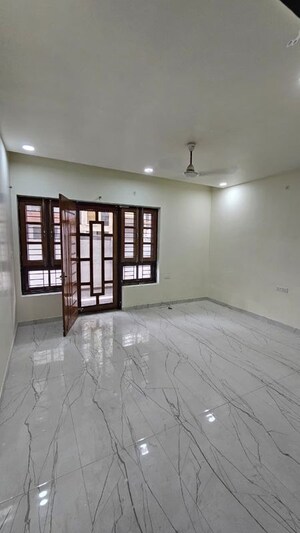 Room in 3 BHK Independent House at Sharda Apartment, Gomti Nagar – for Rent