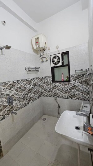 Master Bedroom in 3 BHK Independent House at Sharda Apartment, Gomti Nagar – for Rent