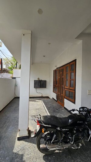 Master Bedroom in 3 BHK Independent House at Sharda Apartment, Gomti Nagar – for Rent