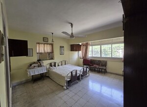 Room in 3 BHK Apartment at Cumbala Hill – for Sale