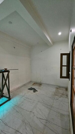 Room in 3 BHK Independent House at Sharda Apartment, Gomti Nagar – for Rent