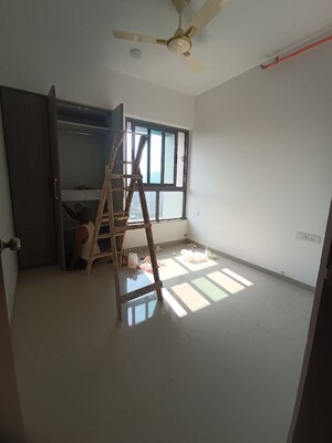 Room in 4 BHK Apartment at Kalpataru Immensa, Kolshet Road – for Rent