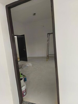 Room in 2 BHK Independent House at Vrindavan Yojna – for Rent