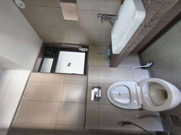 Bathroom, shapoorji-pallonji-vicinia 2 Bedroom 670 Sq.Ft. Apartment In Powai Mumbai 10146869