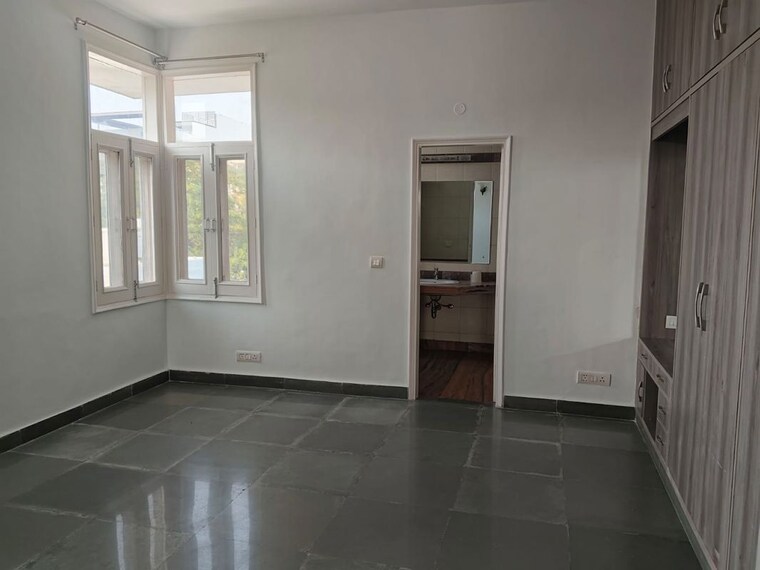 Room, greater kailash ii 3 Bedroom 4000 Sq.Ft. Builder Floor In Greater Kailash ii Delhi 10146873