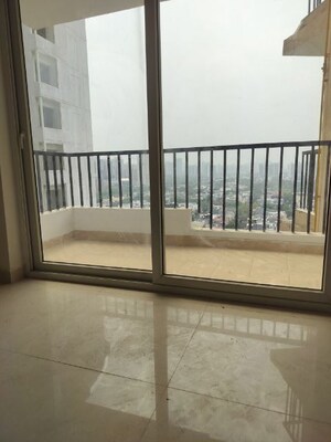 Room in 3 BHK Apartment at Amrapali Heartbeat City, Sector 107 – for Sale