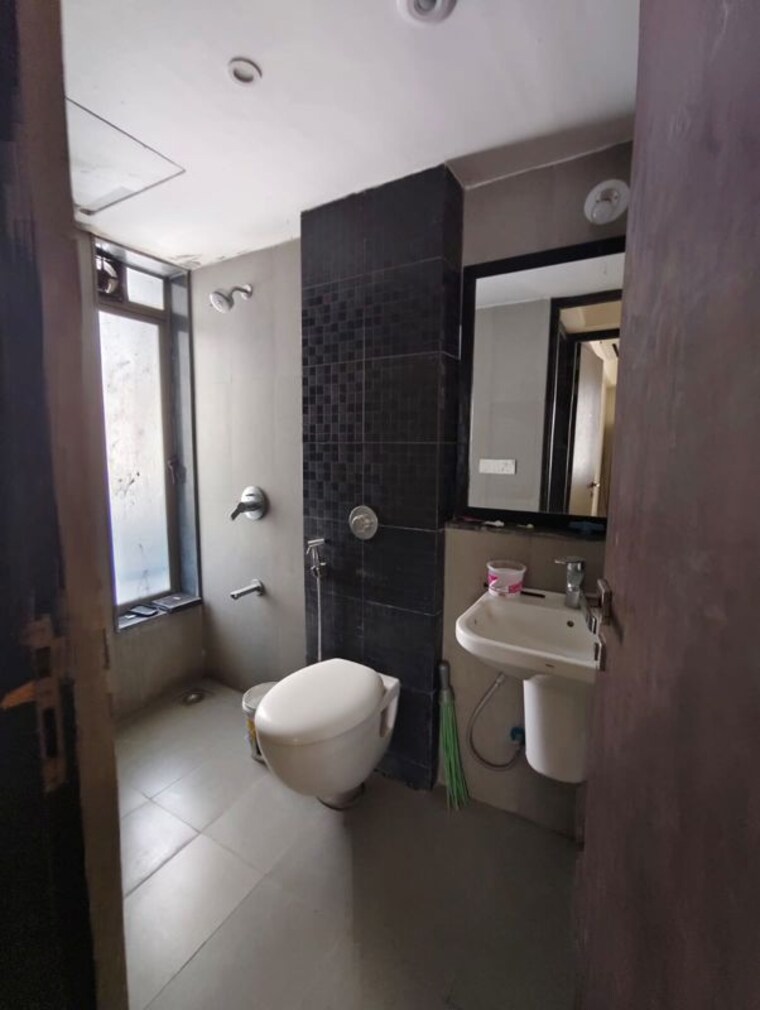 Bathroom, lodha-splendora 1.5 Bedroom 568 Sq.Ft. Apartment In Ghodbunder Road Thane 10146933