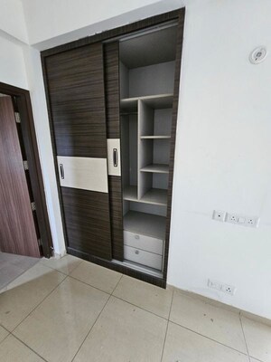 Room in 3 BHK Apartment at Gulshan Botnia, Sector 144 – for Sale