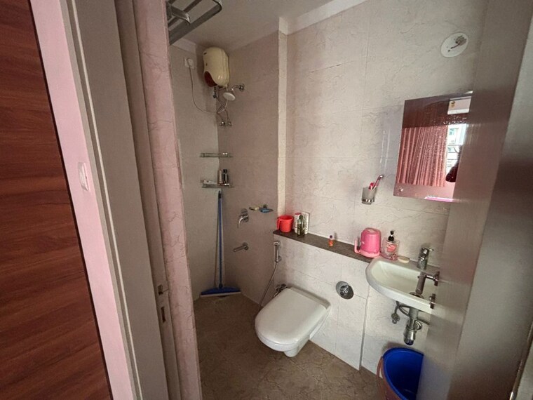 Bathroom, sheth-vasant-oasis 2.5 Bedroom 800 Sq.Ft. Apartment In Andheri East Mumbai 10147462