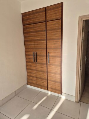 Room in 4 BHK Apartment at Tulip Ivory, Sector 70 – for Sale