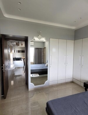 Room in 3 BHK Apartment at Malabar Hill – for Sale