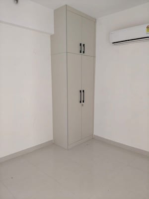 Room in 3 BHK Apartment at Capital Residency 360, Sector 70a – for Sale