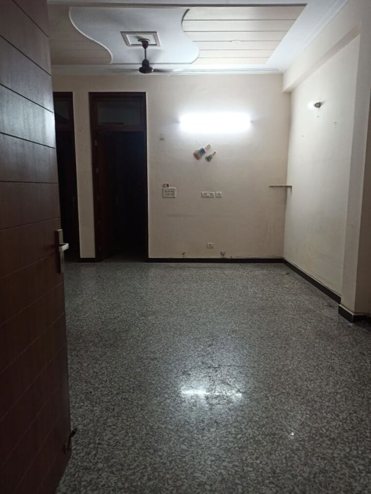 Room, sector 48 6+ Bedroom 112 Sq.Mt. Independent House In Sector 48 Noida 10147895