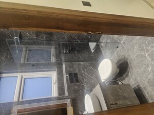 Furnished Amenities in 3 BHK Builder Floor at Surajmal Vihar – for Sale