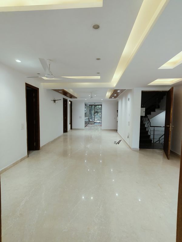 4 BHK + Pooja Room,Servant Room Builder Floor For Sale in DLF Phase I