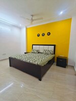 1 Rk  500 Sq.Yd. Builder Floor in DLF Express Greens