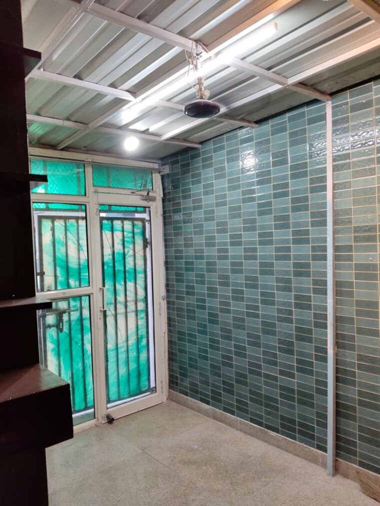 Balcony, rwa-residential-society-sector-46 2 Bedroom 1000 Sq.Ft. Builder Floor In Sector 46 Gurgaon 10148225