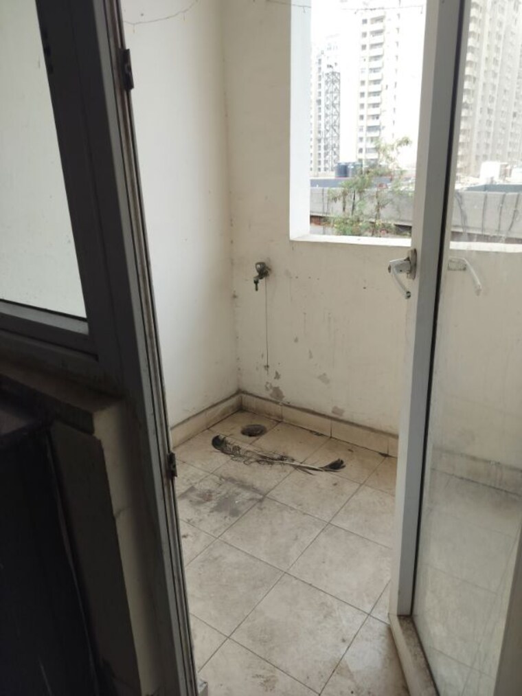 Balcony, amrapali-silicon-city 2.5 Bedroom 1080 Sq.Ft. Apartment In Sector 76 Noida 10148241