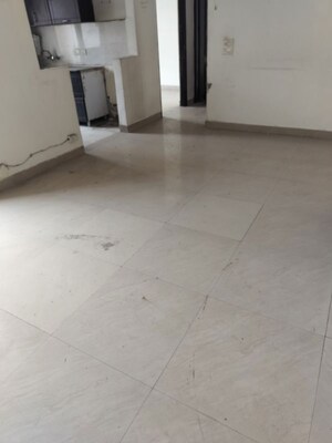 Room in 2.5 BHK Apartment at Amrapali Silicon City, Sector 76 – for Sale