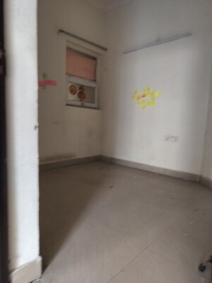 Room in 2.5 BHK Apartment at Amrapali Silicon City, Sector 76 – for Sale