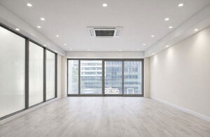 Room in 3 BHK Apartment at Nepean Sea Road – for Sale