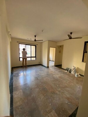 Room in 1.5 BHK Apartment at Godrej Emerald, Ghodbunder Road – for Rent