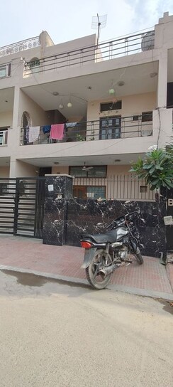 2.5 BHK + Pooja Room Independent House For Sale in Sector 4