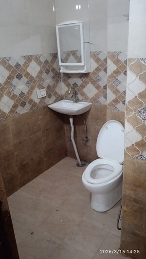 Bathroom in 1 RK Builder Floor at Minarch Tower, Sector 44 – for Rent