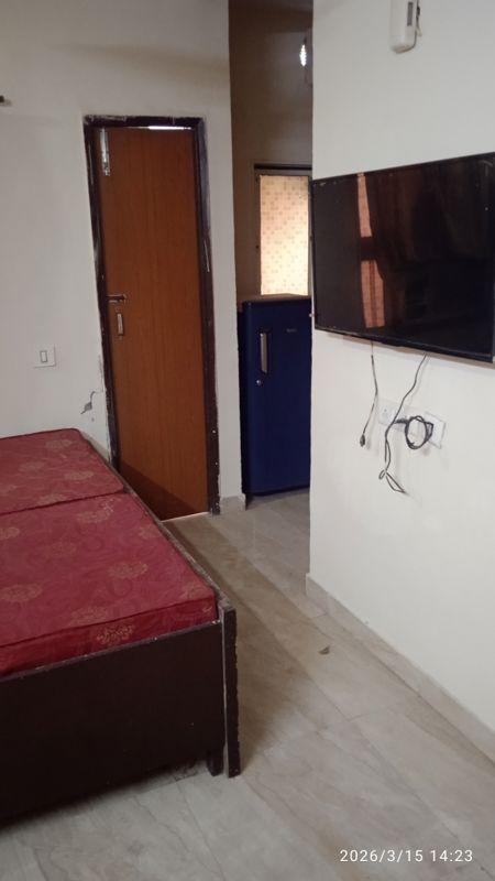 1 Rk  450 Sq.Ft. Builder Floor in Minarch Tower