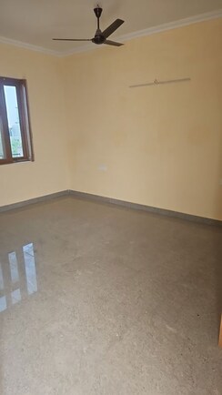 1 BHK + Pooja Room Builder Floor For Rent in SAS Tower
