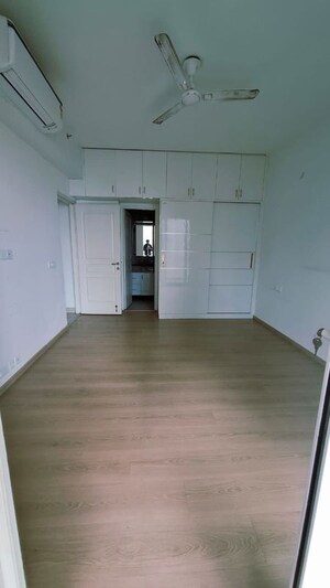 Room in 3 BHK Apartment at AIPL Zen Residences, Sector 70a – for Sale