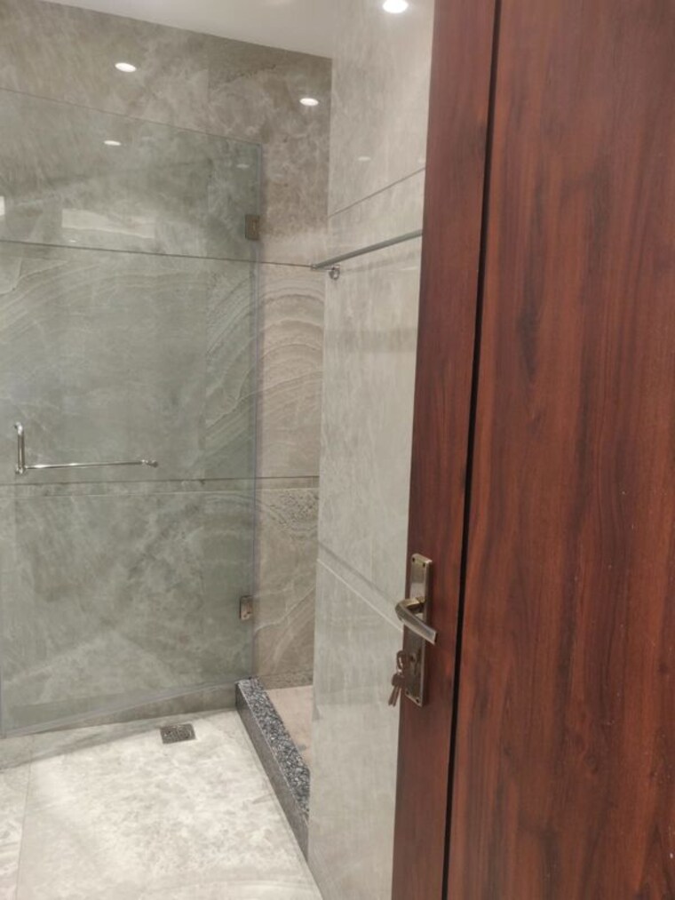 Bathroom, sector 45 3 Bedroom 2400 Sq.Ft. Builder Floor In Sector 45 Gurgaon 10148625
