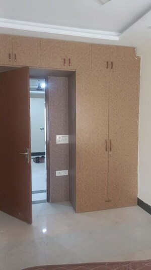 Room in 3 BHK Apartment at BPTP Amstoria, Sector 102 – for Rent