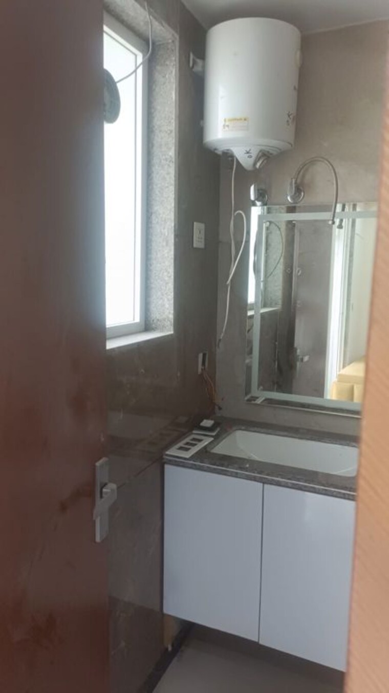 Bathroom, bptp-amstoria 3 Bedroom 2025 Sq.Ft. Apartment In Sector 102 Gurgaon 10148635