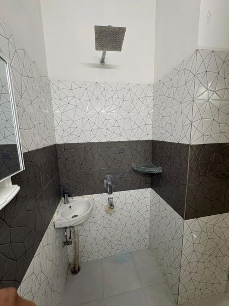Bathroom, sector 47 2 Bedroom 1200 Sq.Ft. Builder Floor In Sector 47 Gurgaon 10148718